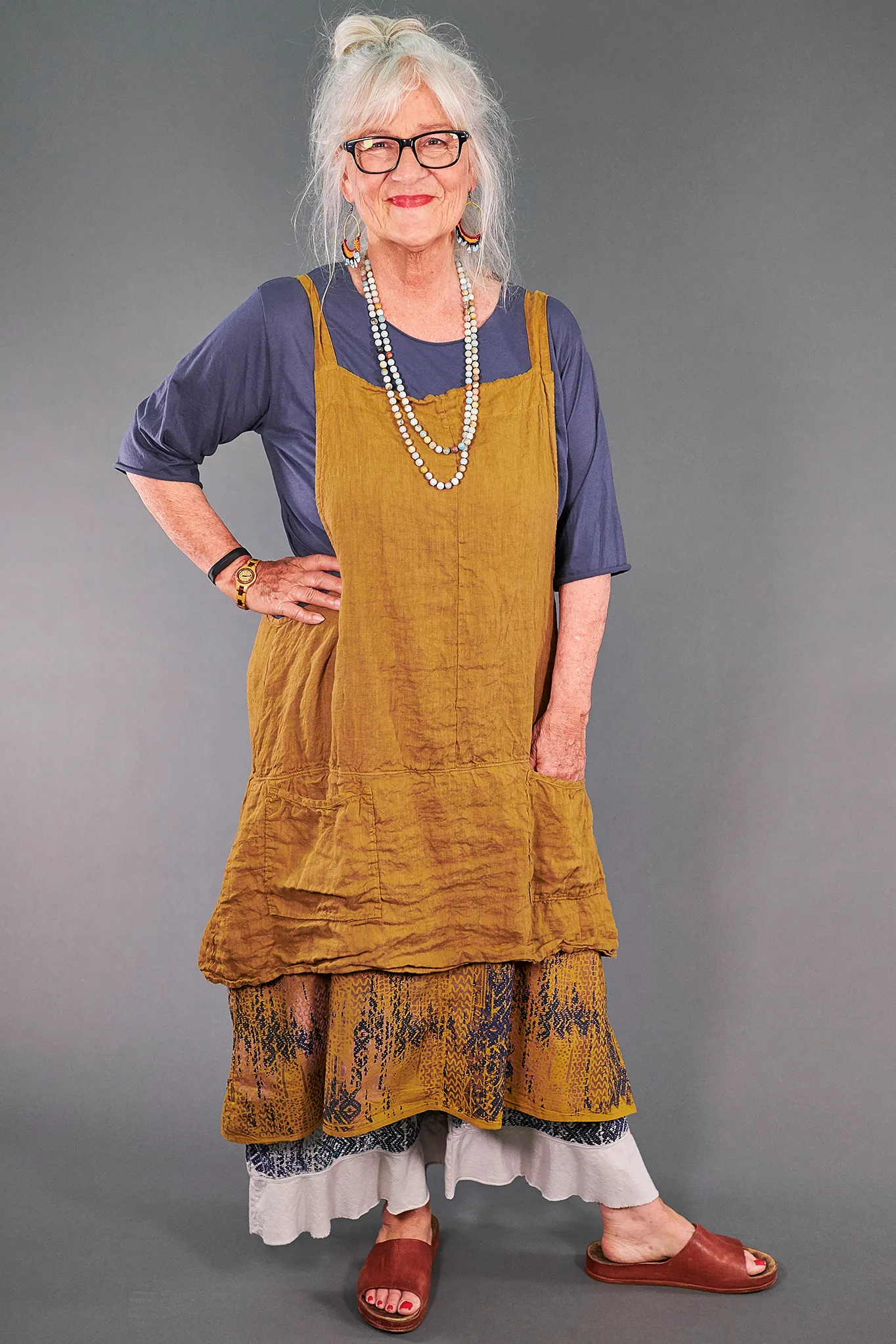 6209 Artist Apron-Vintage Brass-P