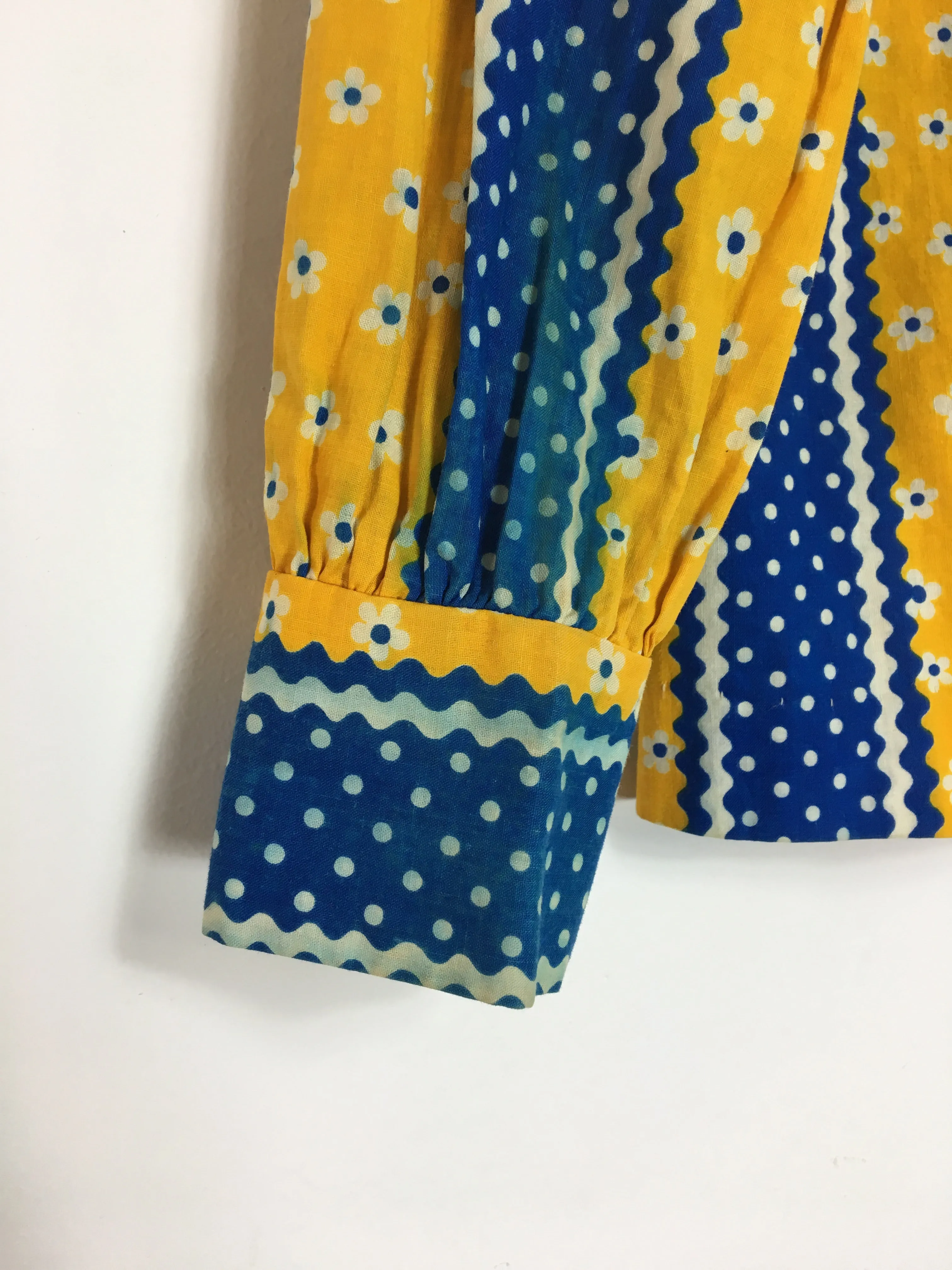 70’s FLOWER POWER BUTTON UP / SMALL