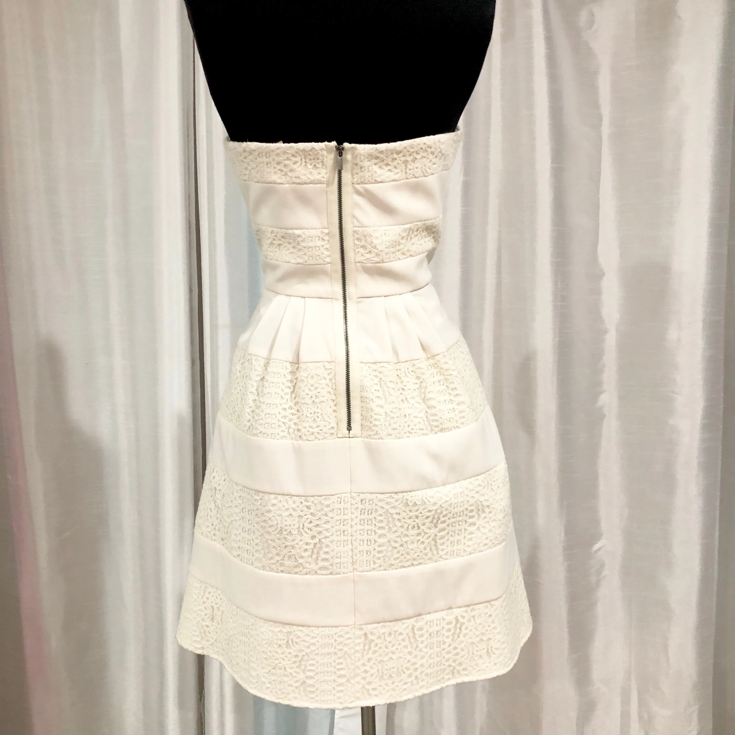 BCBG MAXAZRIA Short Strapless Off-White Dress Size 6 NWT