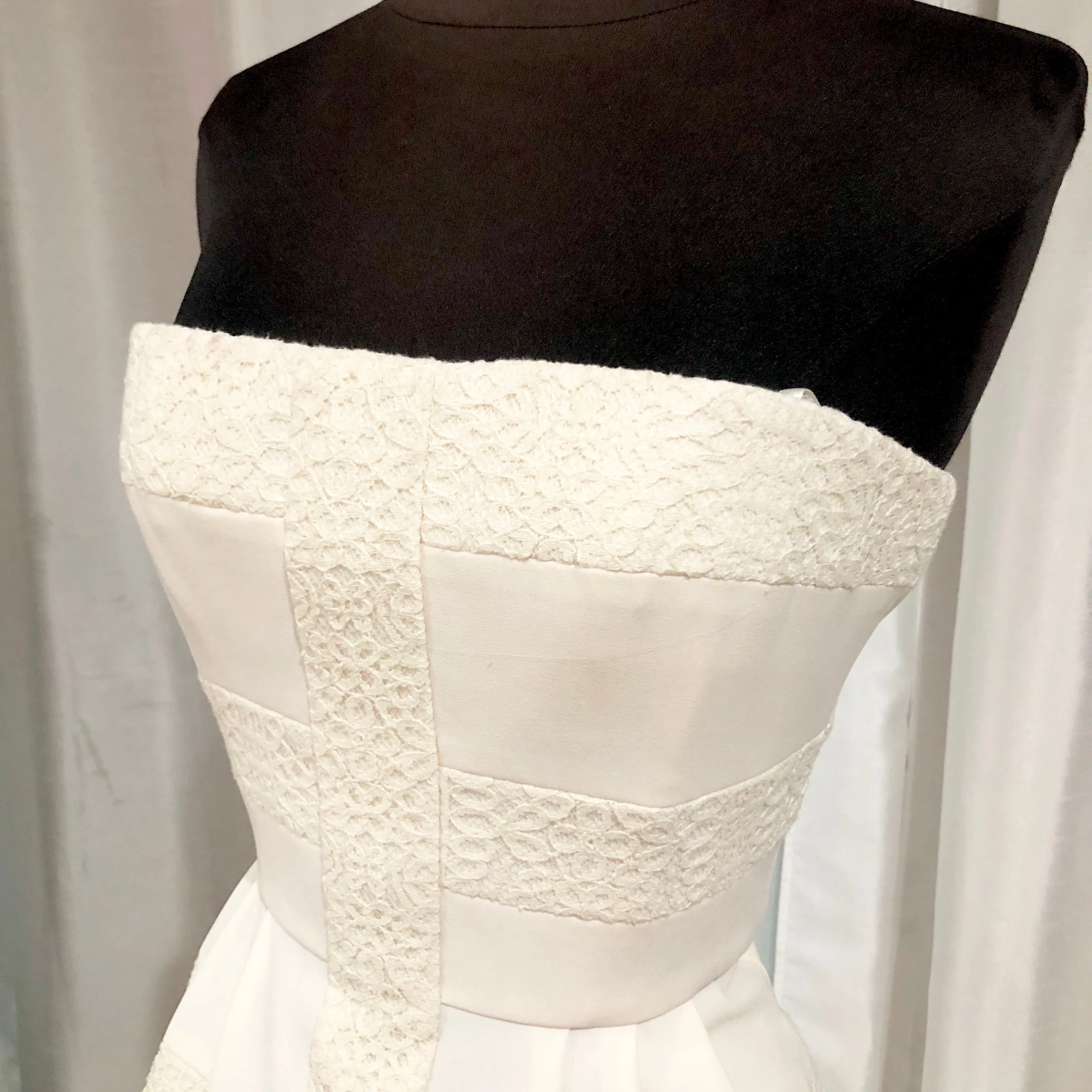 BCBG MAXAZRIA Short Strapless Off-White Dress Size 6 NWT