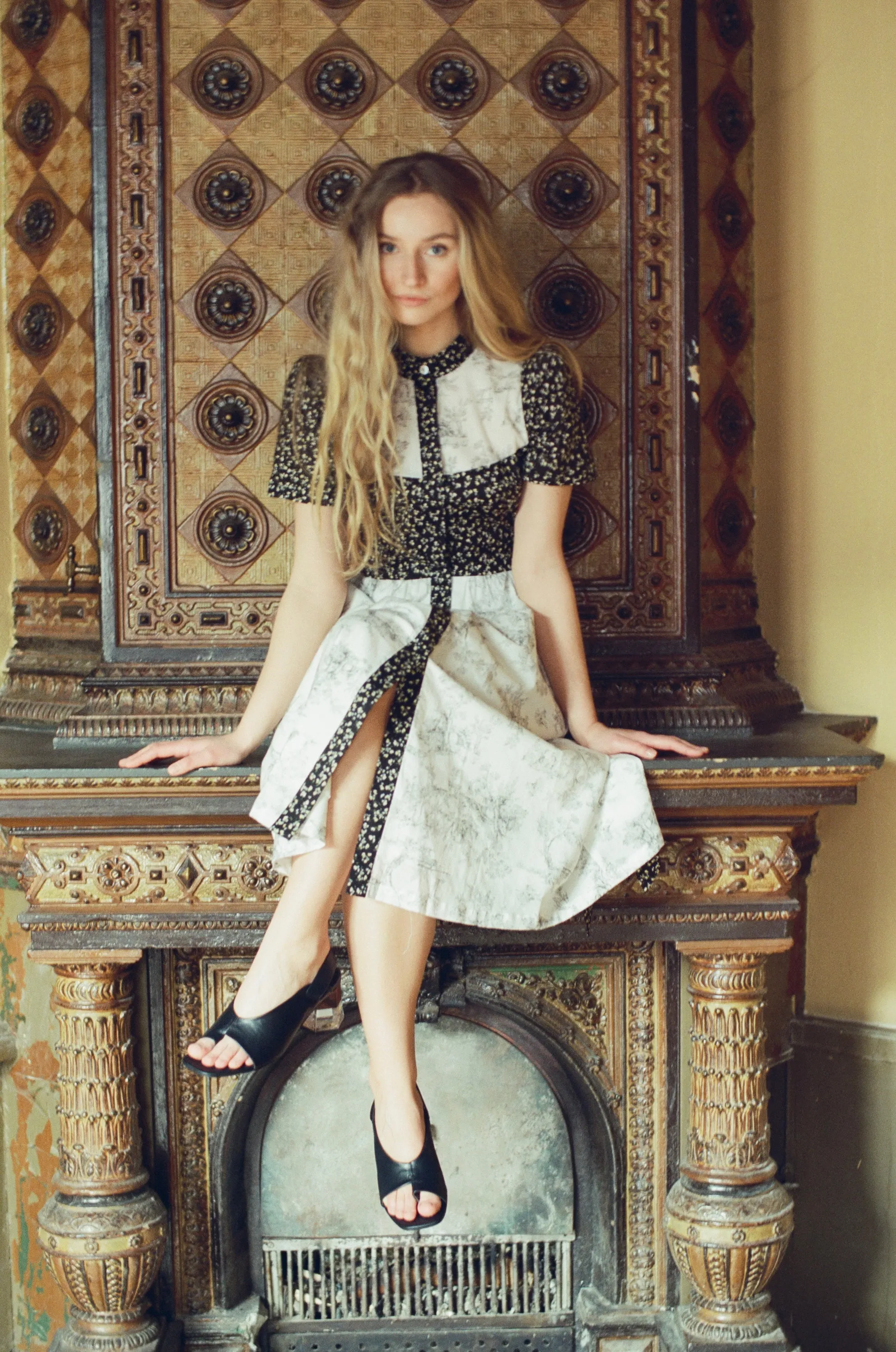 Clover Shirt Dress / Black Mini Floral   Vintage White Toile Print Cotton Voile