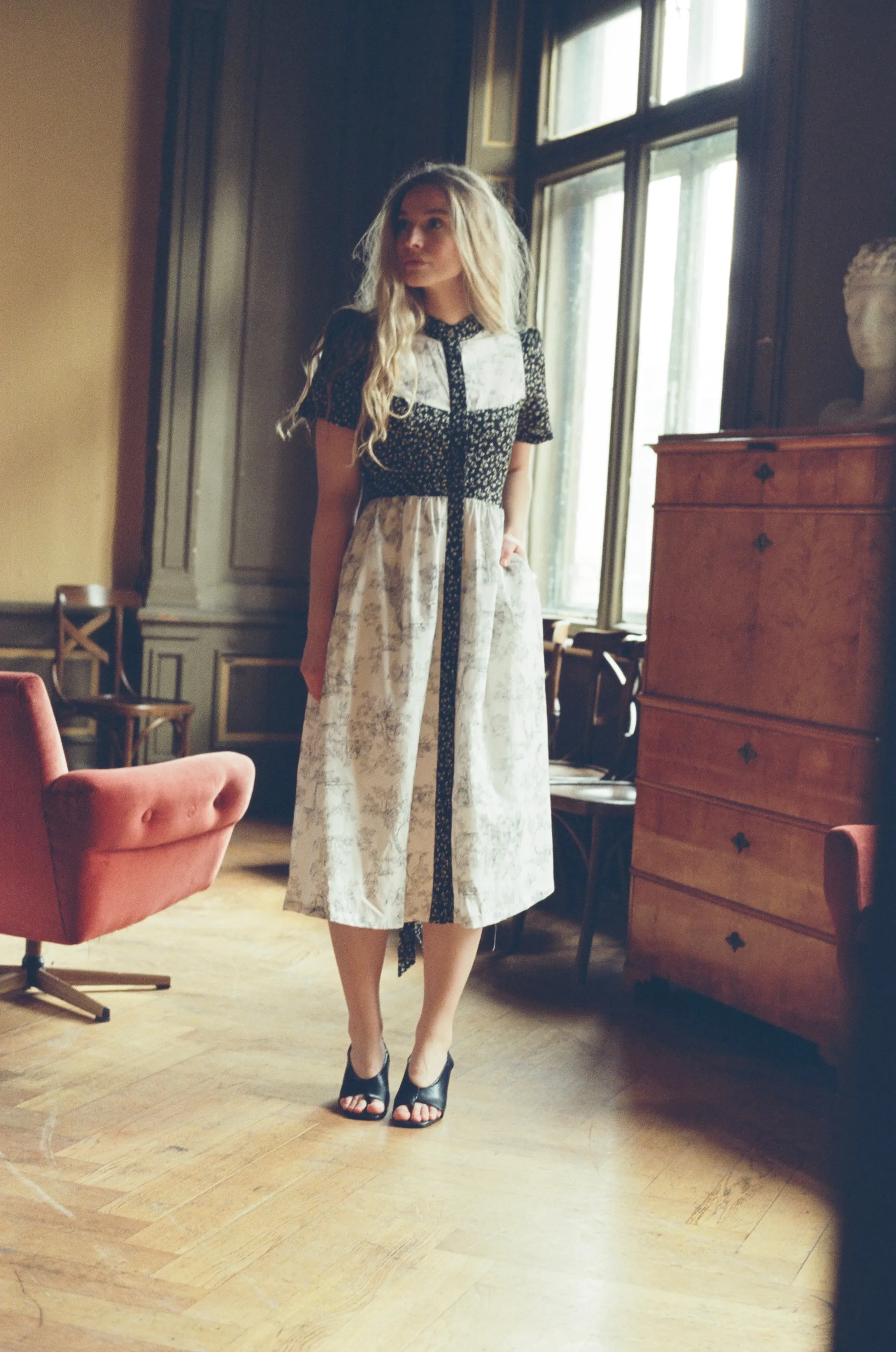 Clover Shirt Dress / Black Mini Floral   Vintage White Toile Print Cotton Voile