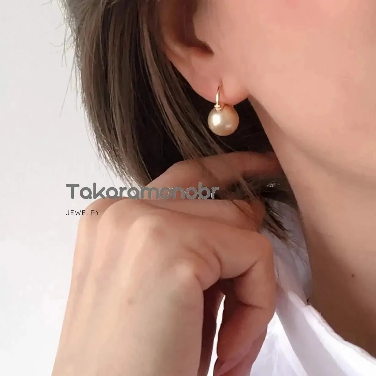 Golden South Sea Pearl Drop Earrings Mounted on 18-Karat Yellow Gold, 10.0-11.0 mm