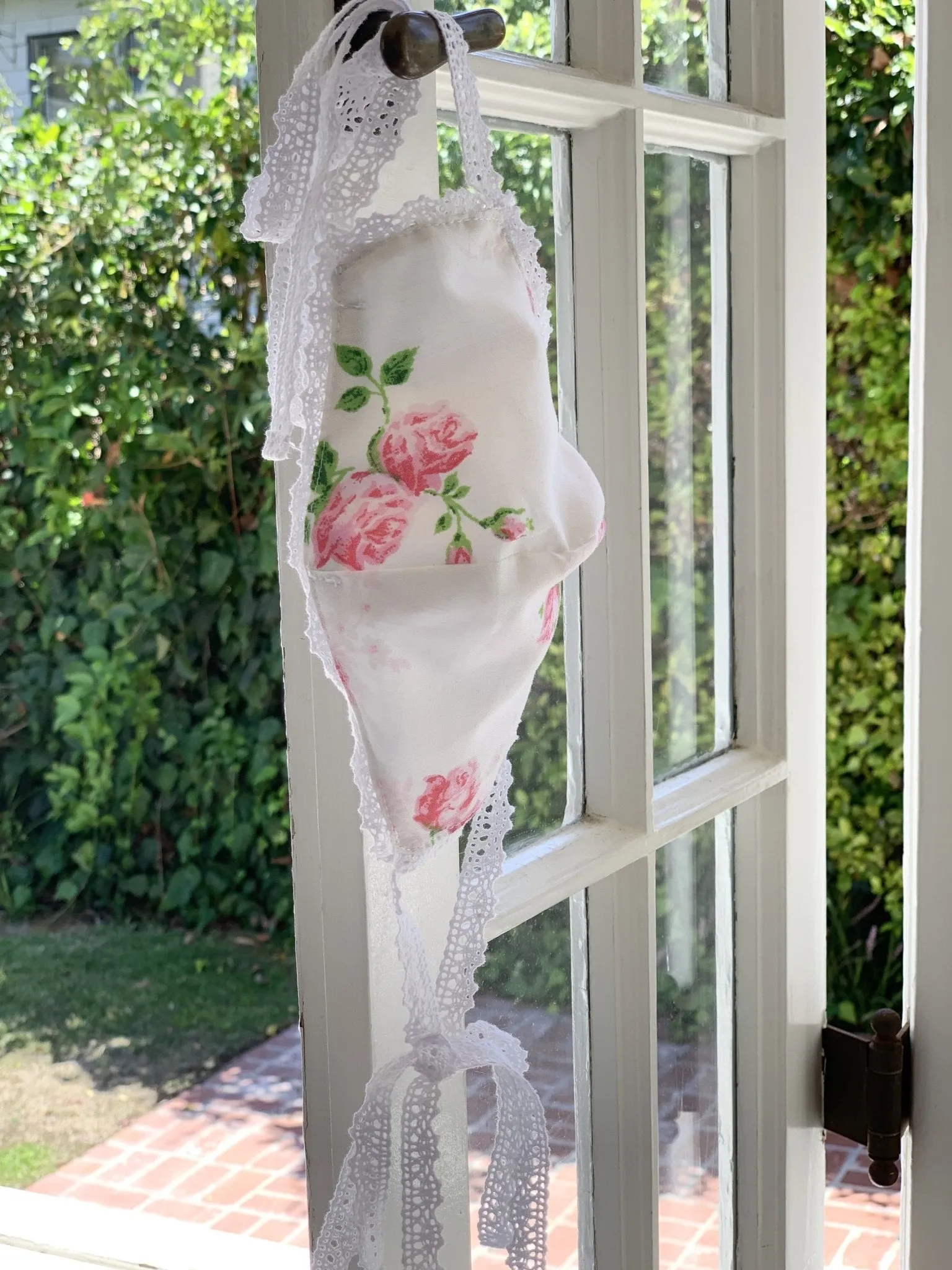 Lillian Face Mask - Vintage floral rose with lace trim