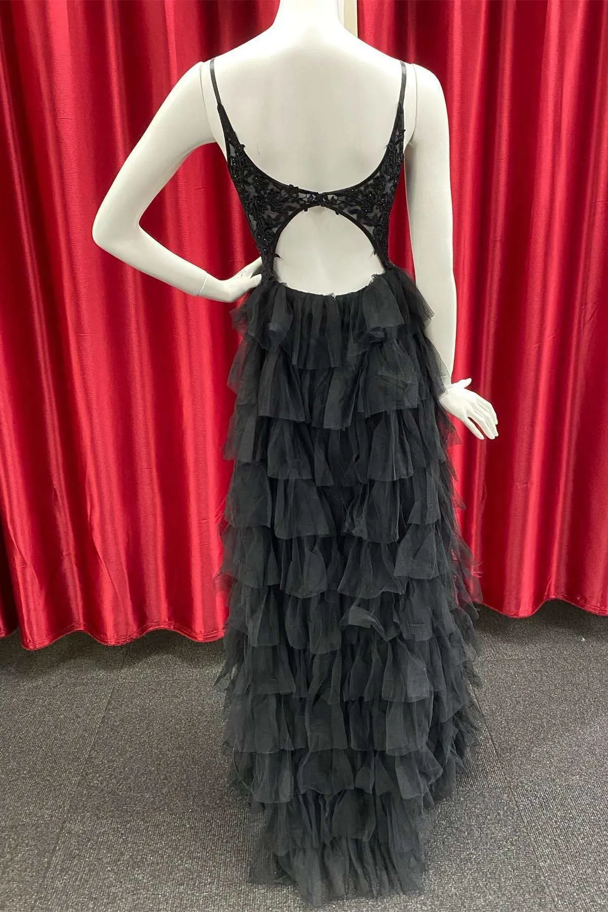 Long Black Tiered Prom Dresses V Neck Straps Beaded Appliques Lace Evening Dress