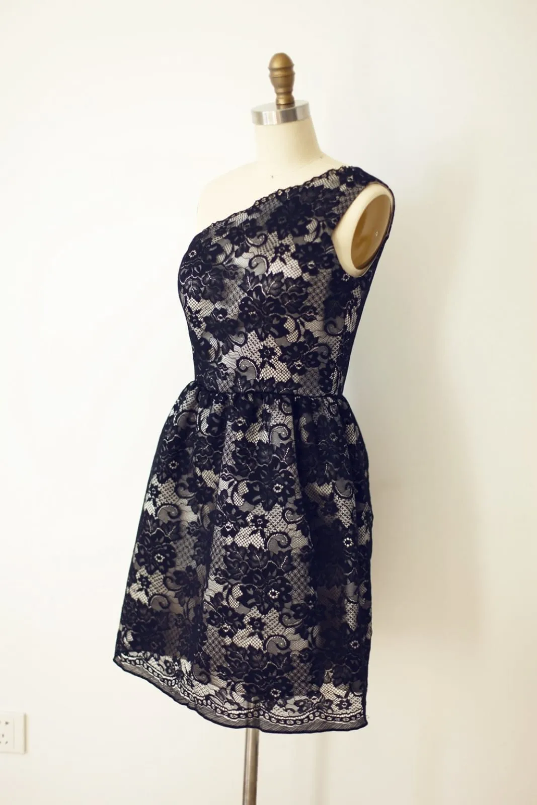 One Shoulder Black Lace Short Knee Length Wedding Bridesmaid Dress