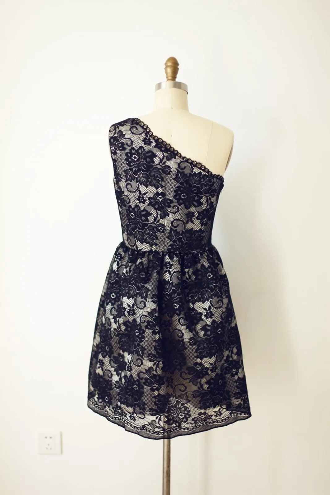 One Shoulder Black Lace Short Knee Length Wedding Bridesmaid Dress