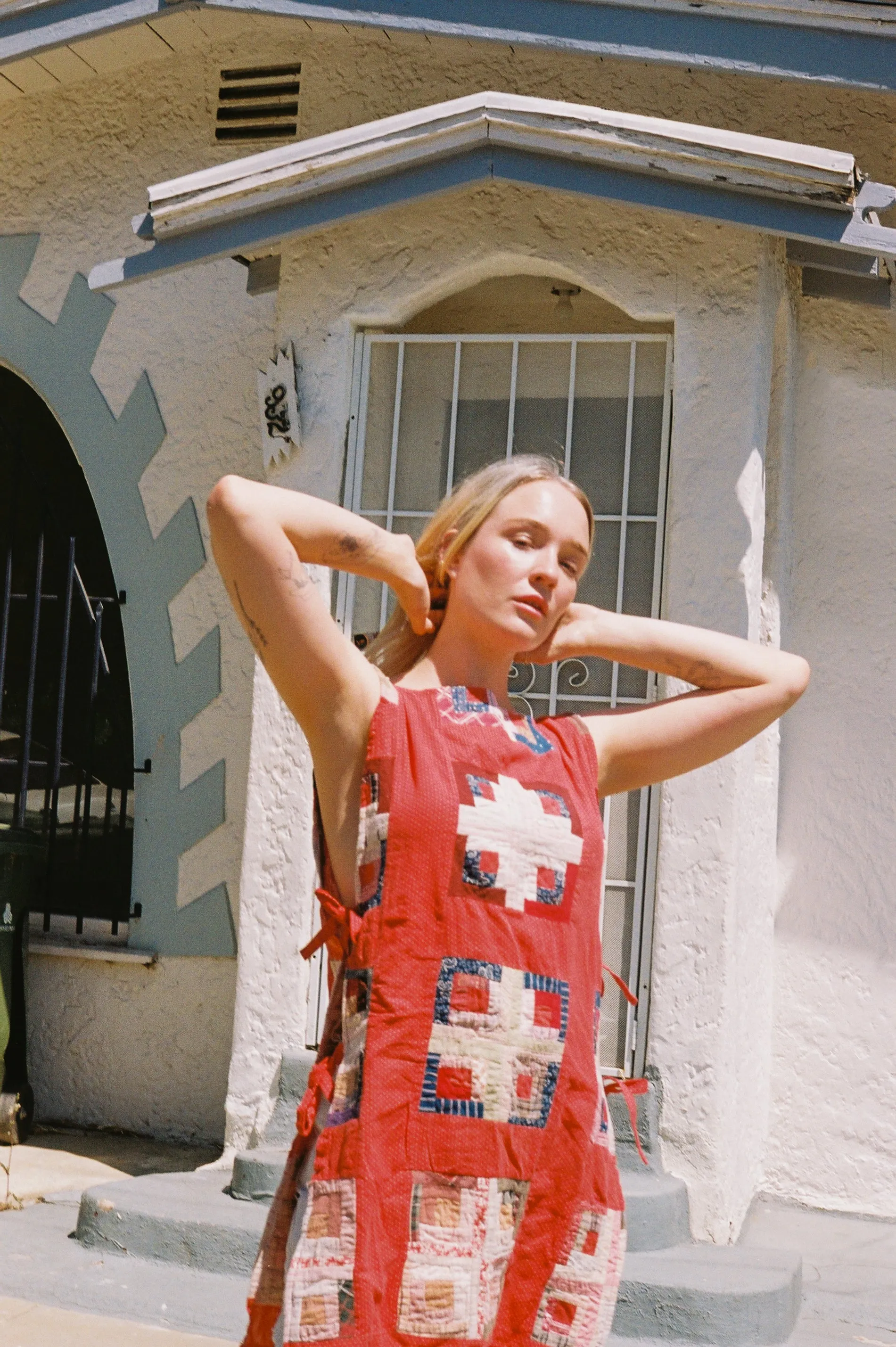 THE QUILTED PINAFORE - LOG CABIN RED