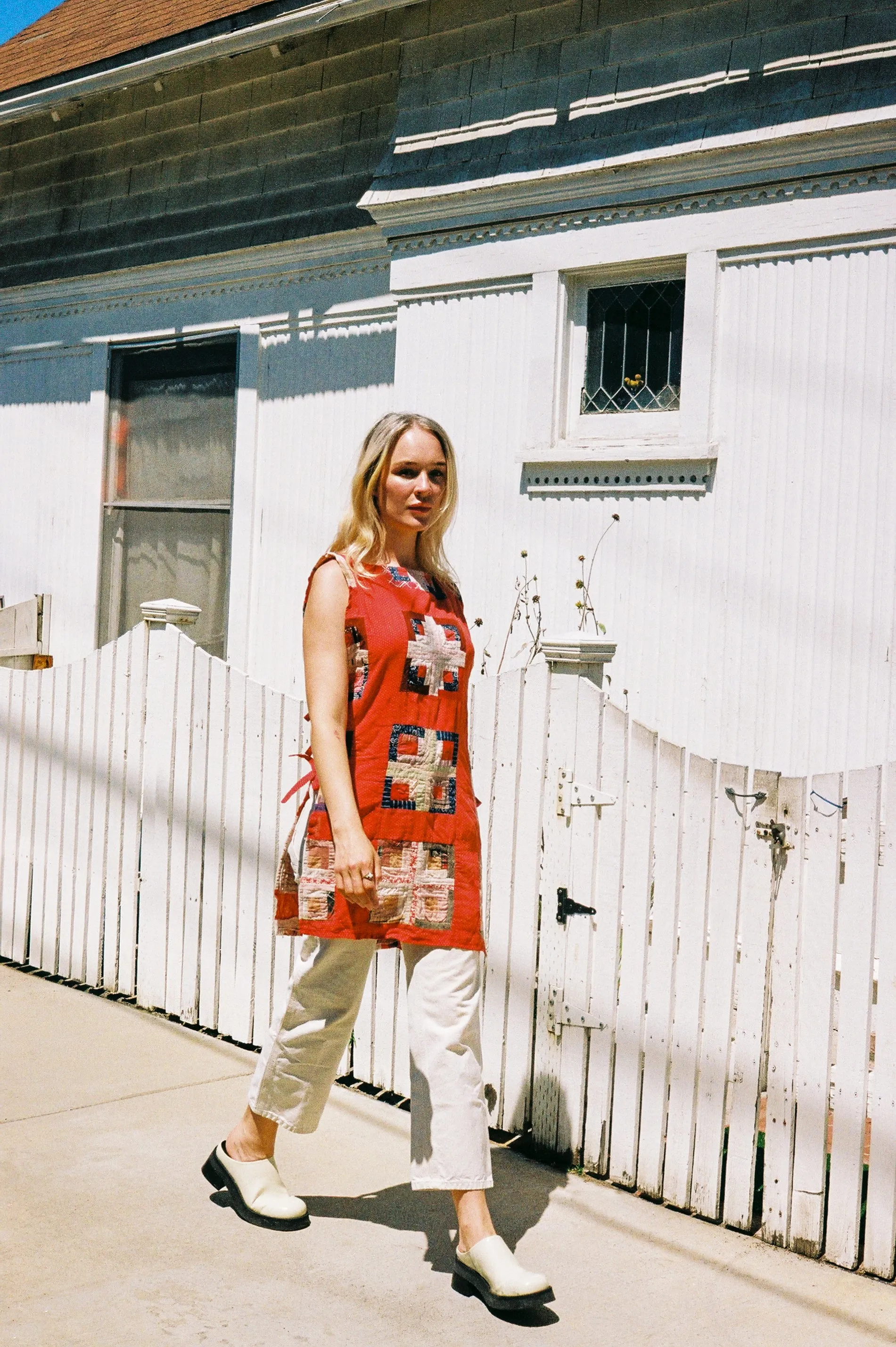 THE QUILTED PINAFORE - LOG CABIN RED