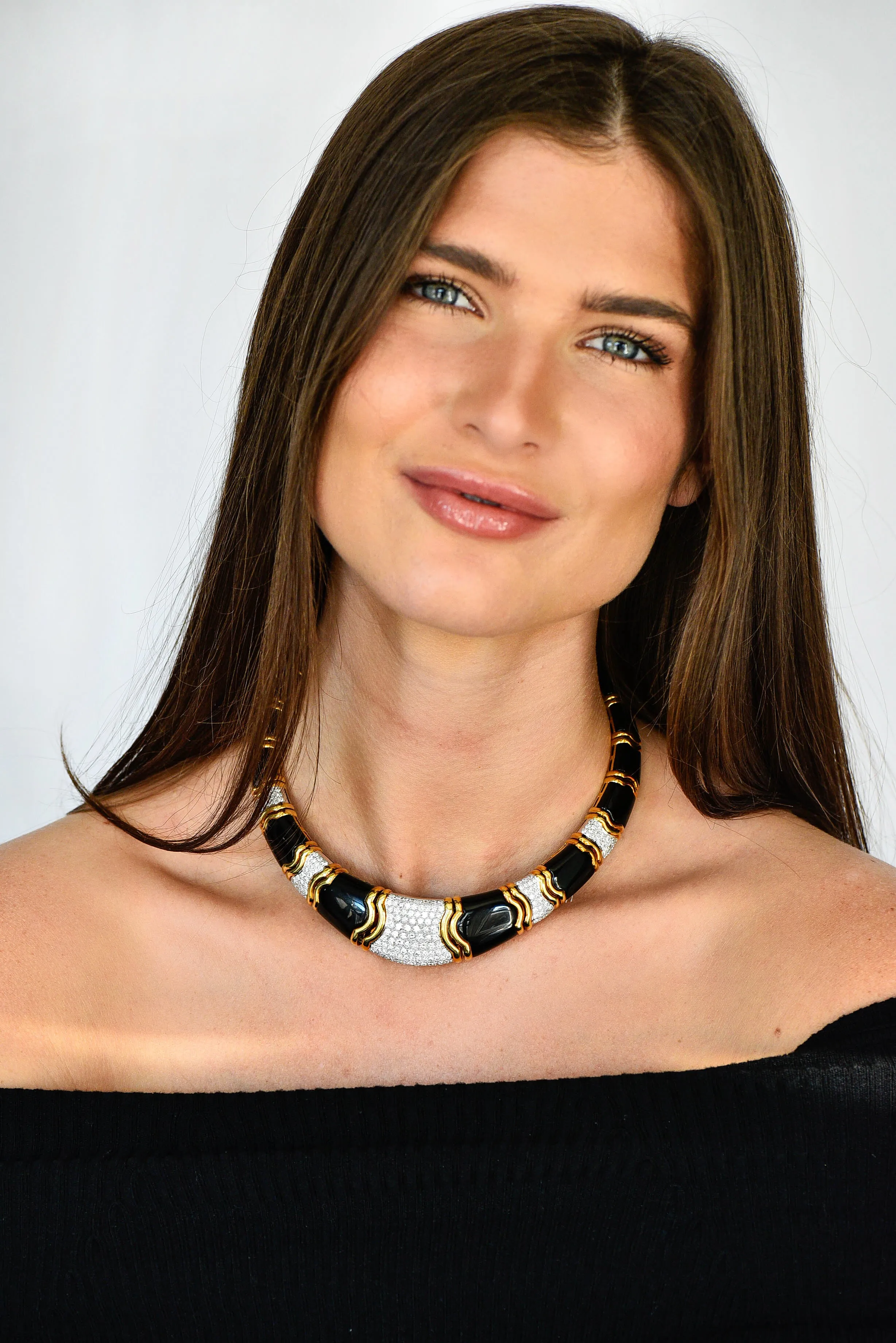 Vintage Onyx 9.60 CTW Pave Diamond 18 Karat Gold Collar Necklace