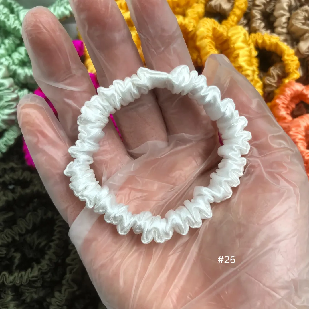 White silk scrunchies mini
