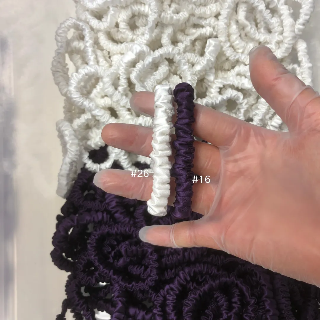 White silk scrunchies mini